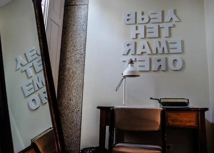 The Poets 3* פורטו