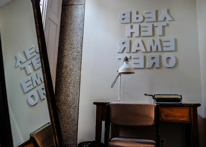 The Poets פורטו