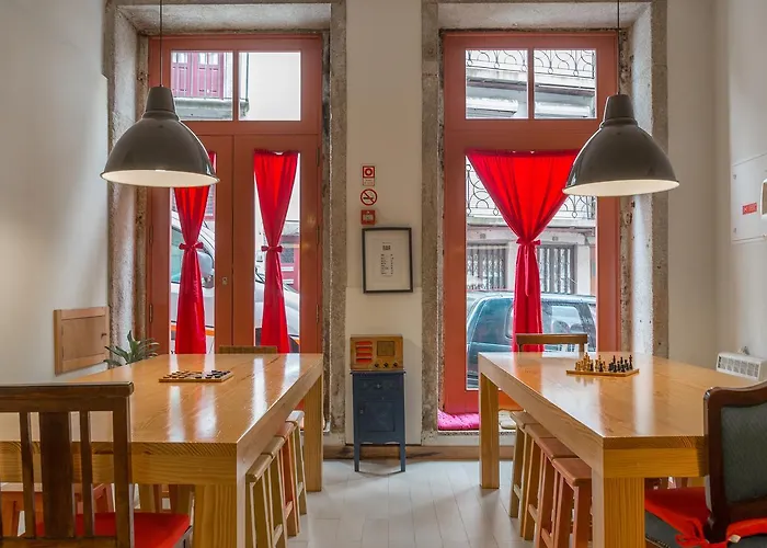 The Poets פורטו