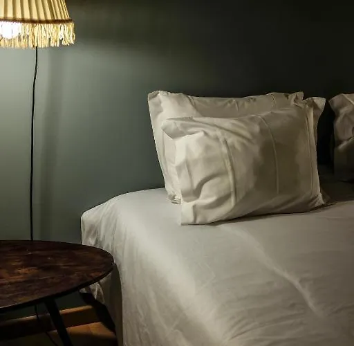 The Poets بيت ضيافة