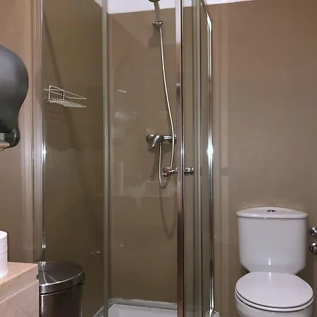 ゲストハウス ザ ポエツ 3*